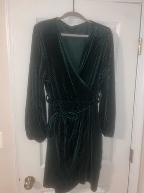 Simple Emerald Green Velvet Wrap Dress with Tie Waist